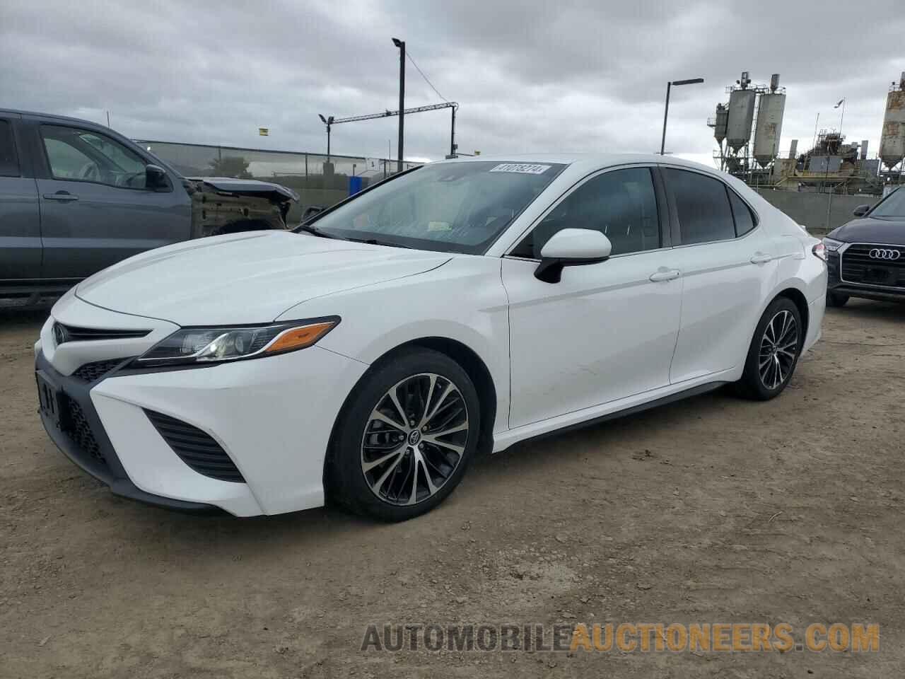 4T1B11HK8JU132169 TOYOTA CAMRY 2018