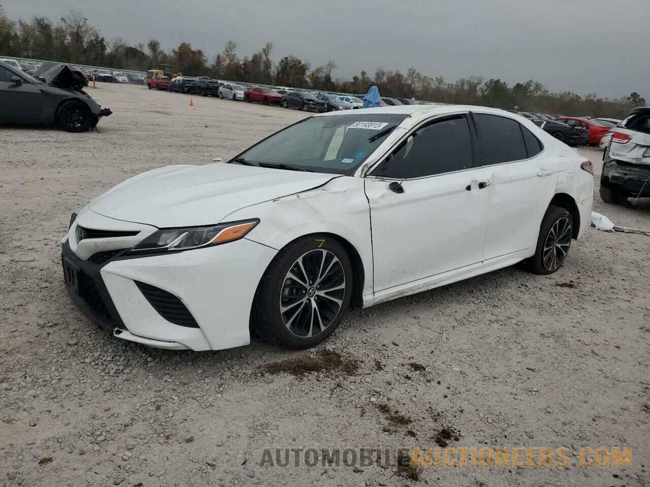 4T1B11HK8JU132253 TOYOTA CAMRY 2018