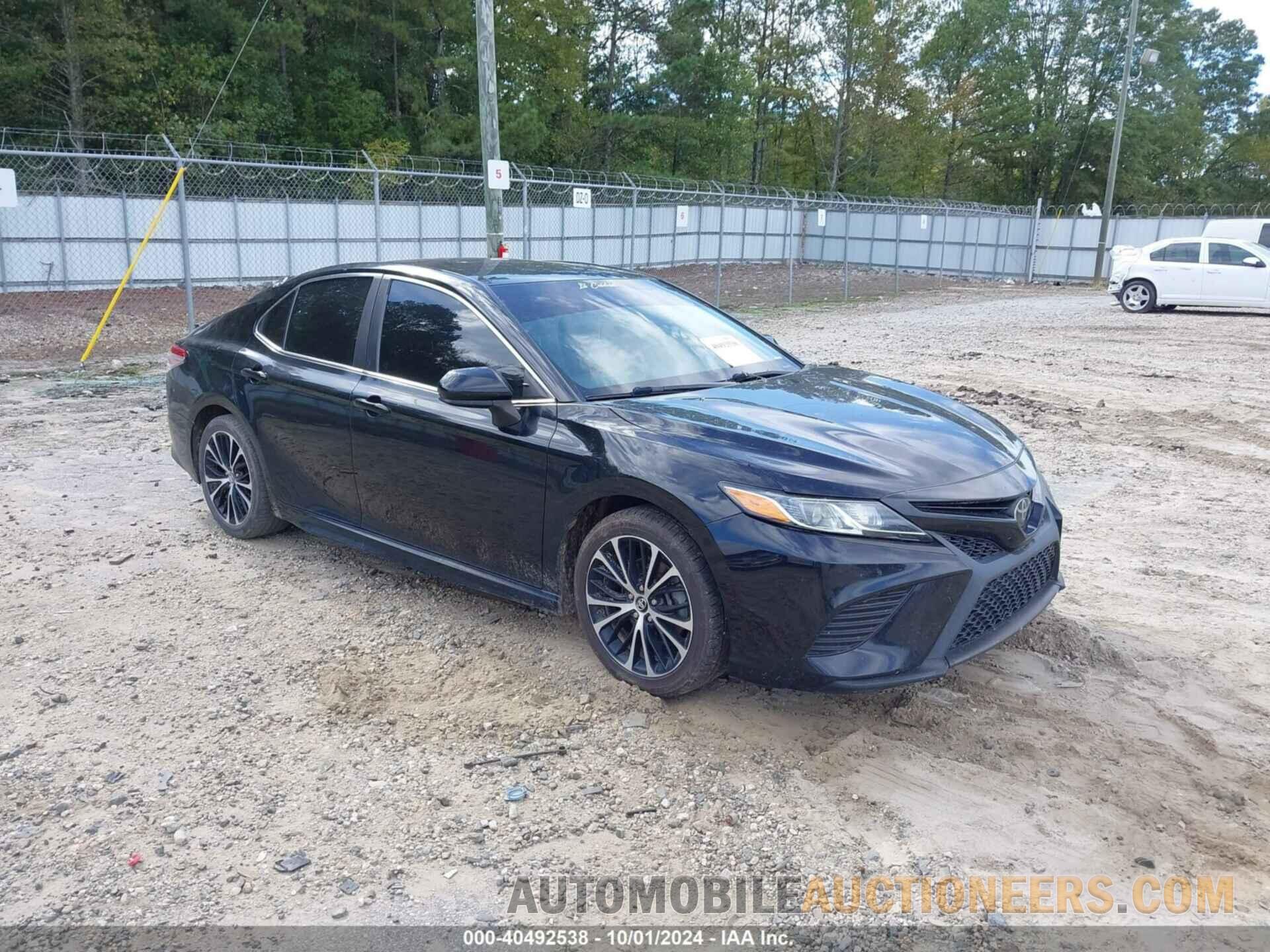 4T1B11HK8JU134665 TOYOTA CAMRY 2018