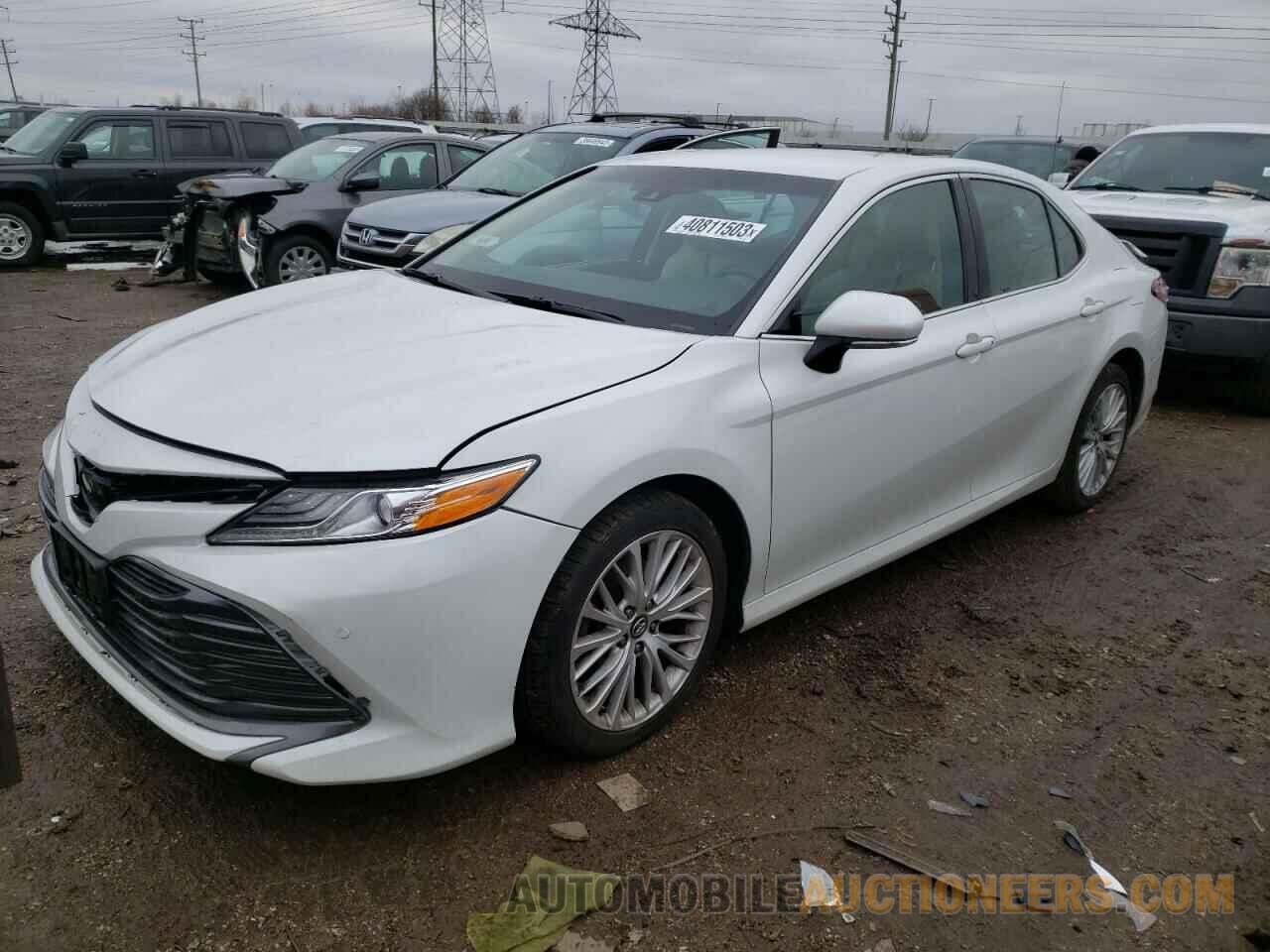 4T1B11HK8JU136870 TOYOTA CAMRY 2018