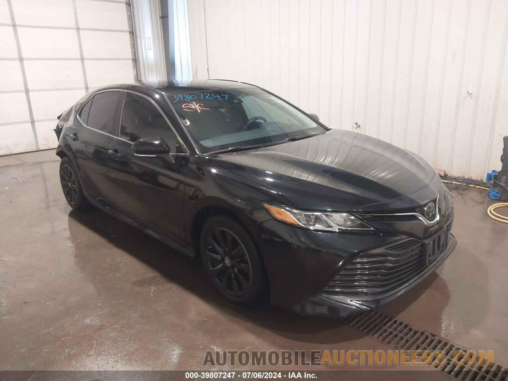 4T1B11HK8JU139574 TOYOTA CAMRY 2018