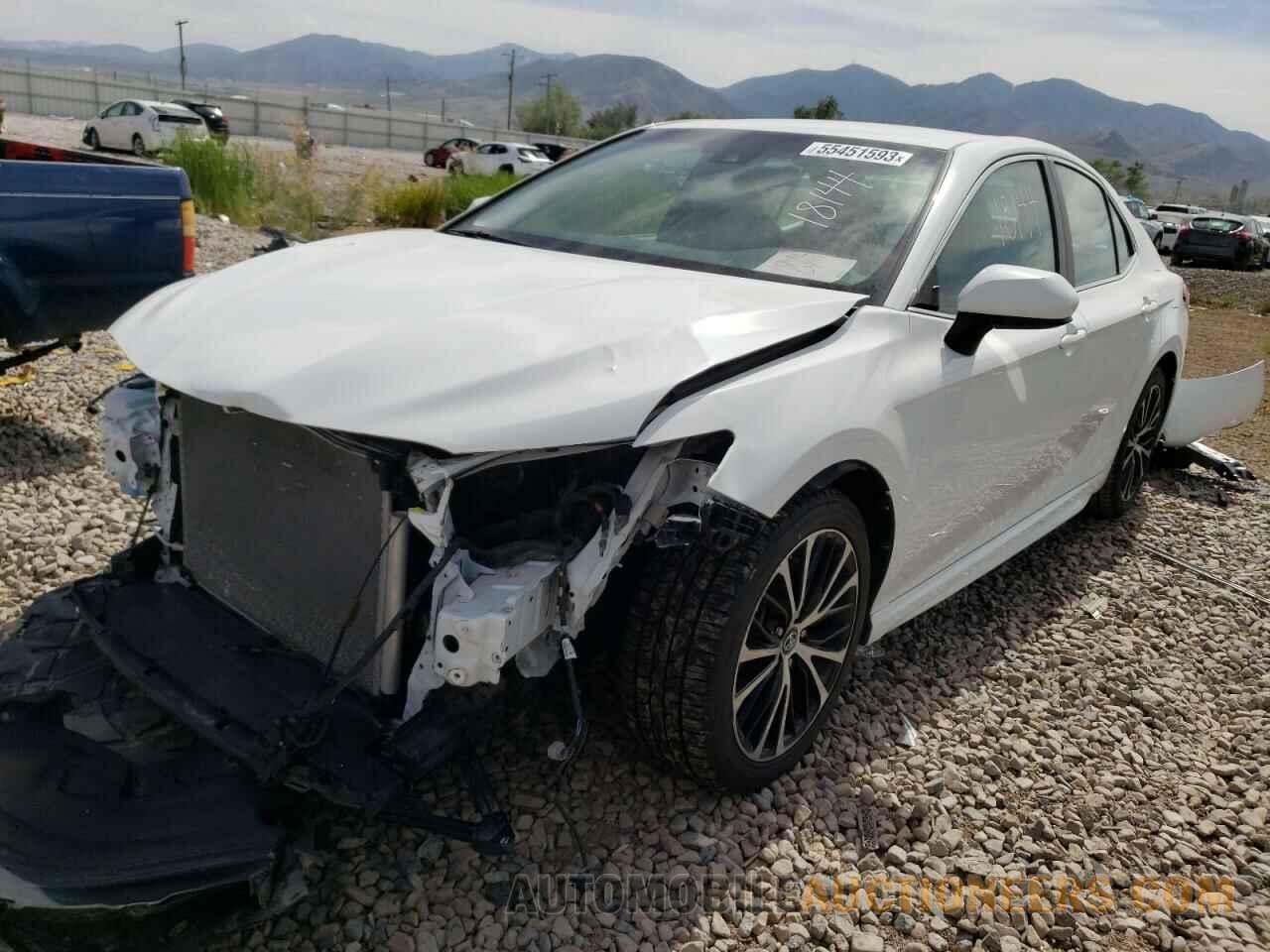 4T1B11HK8JU140093 TOYOTA CAMRY 2018