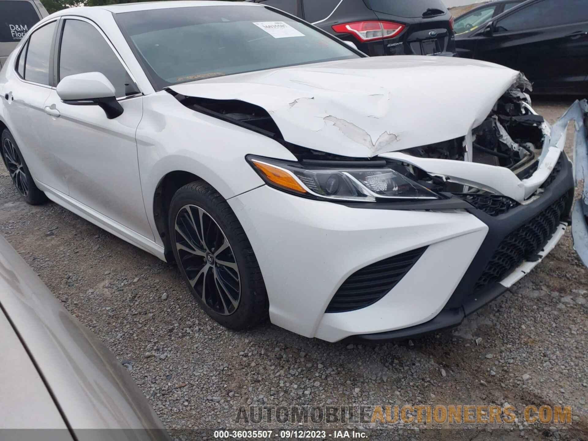 4T1B11HK8JU140952 TOYOTA CAMRY 2018