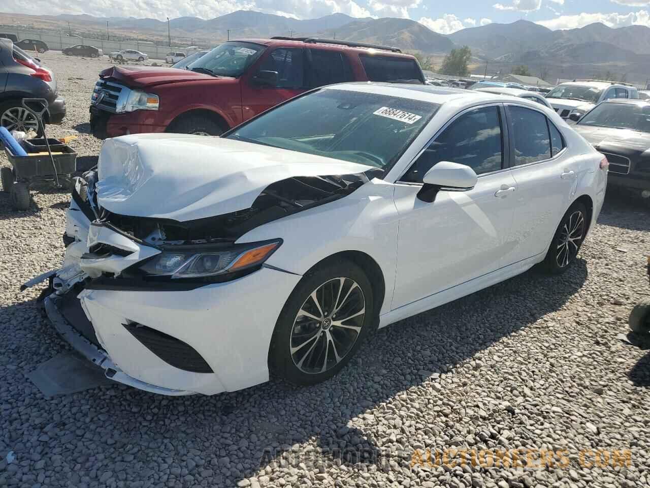 4T1B11HK8JU141311 TOYOTA CAMRY 2018