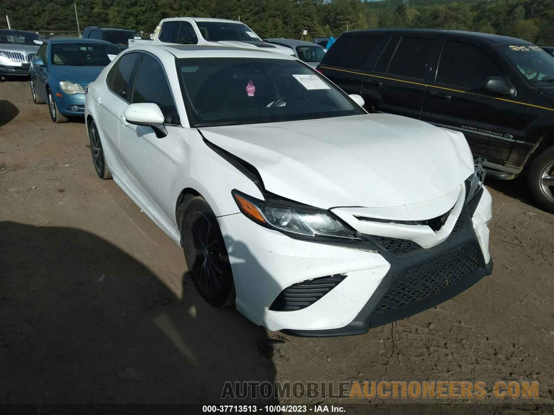 4T1B11HK8JU144208 TOYOTA CAMRY 2018