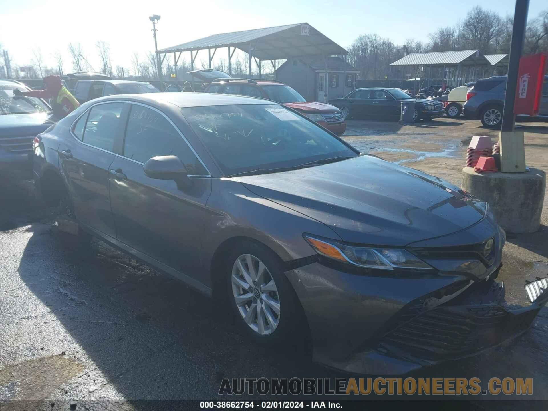 4T1B11HK8JU146069 TOYOTA CAMRY 2018