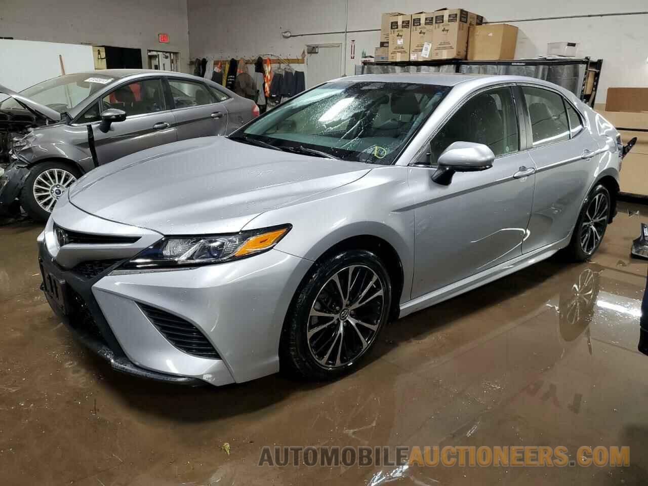 4T1B11HK8JU146587 TOYOTA CAMRY 2018