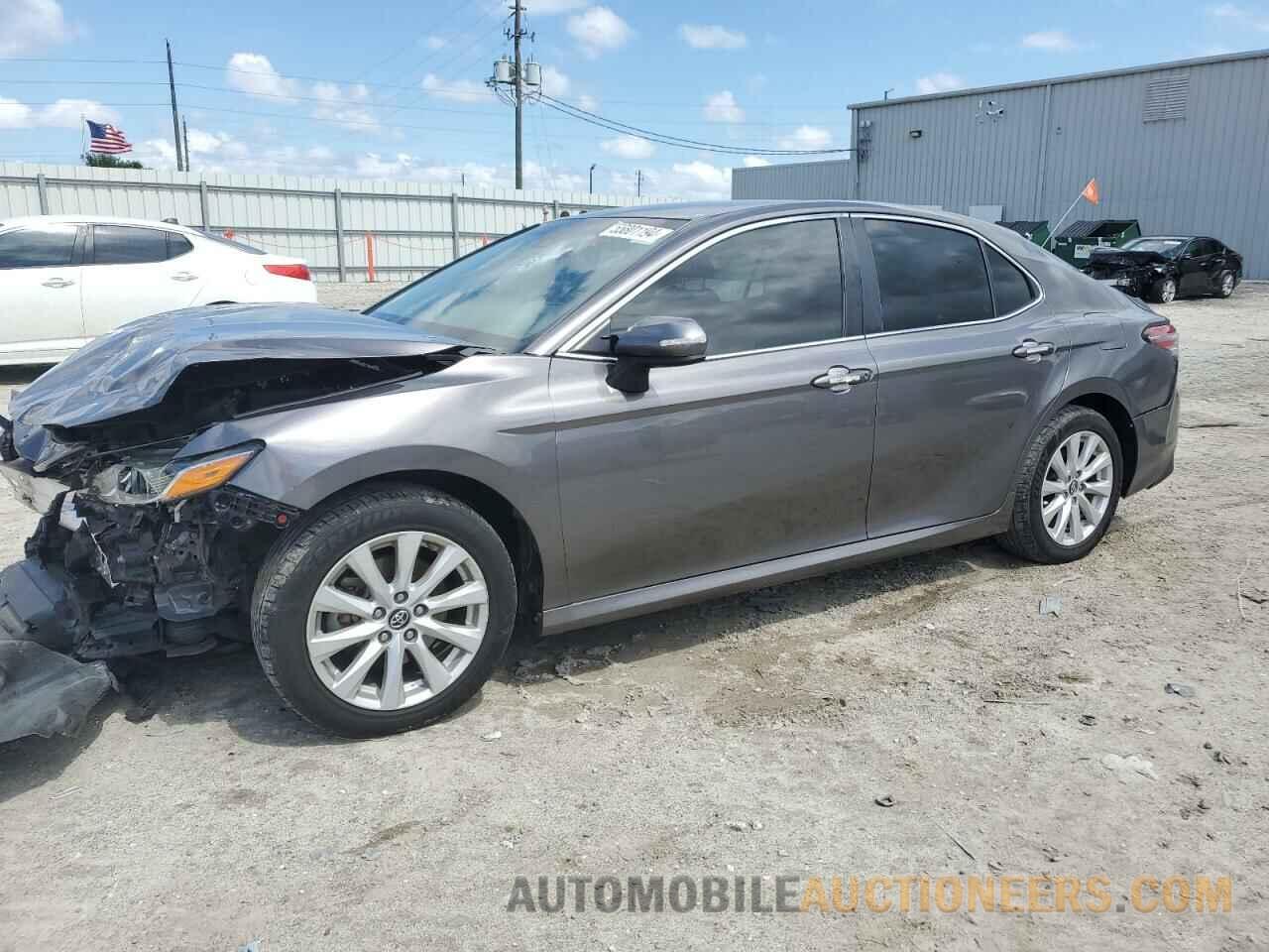 4T1B11HK8JU148694 TOYOTA CAMRY 2018