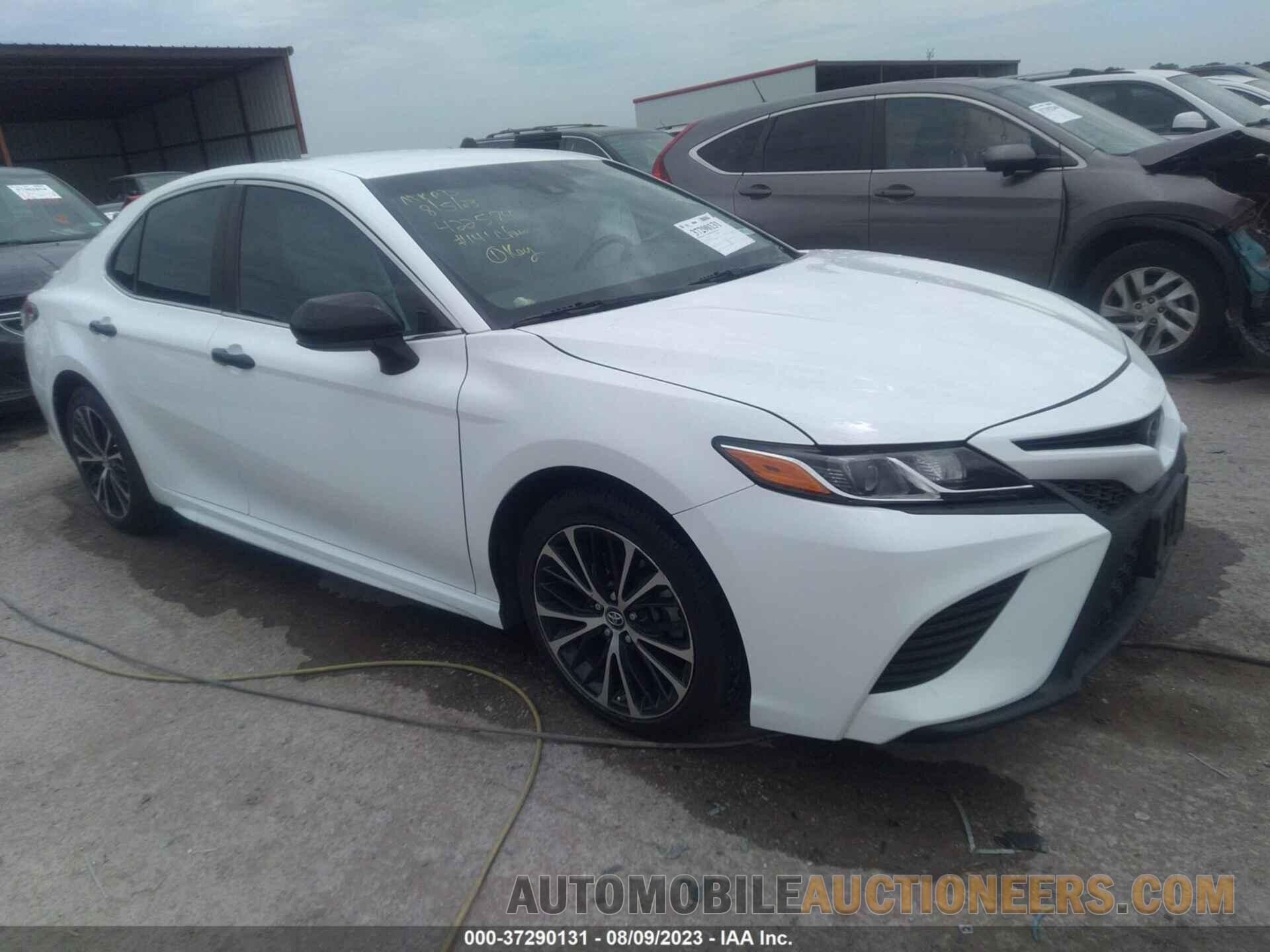 4T1B11HK8JU149313 TOYOTA CAMRY 2018