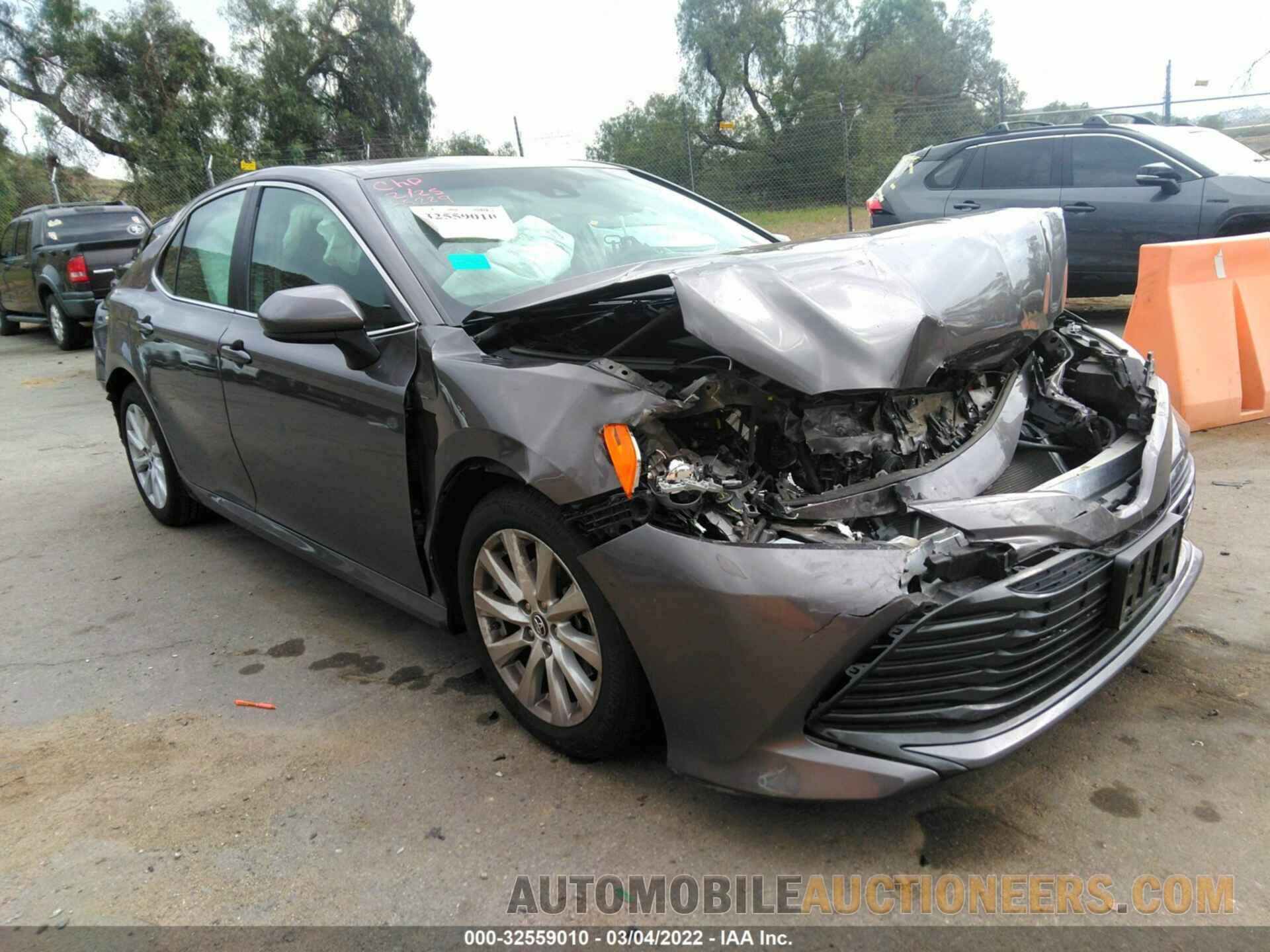 4T1B11HK8JU150557 TOYOTA CAMRY 2018