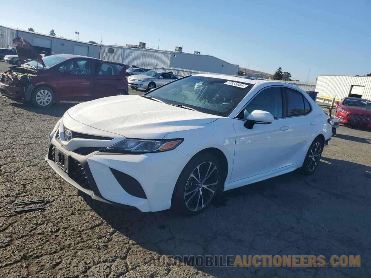 4T1B11HK8JU150798 TOYOTA CAMRY 2018