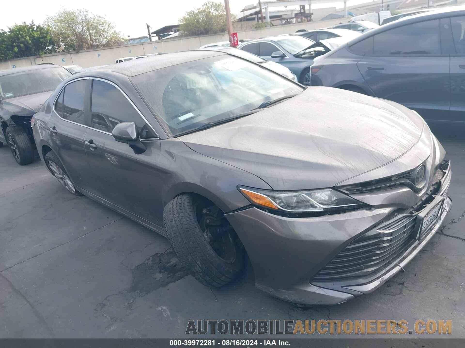 4T1B11HK8JU151711 TOYOTA CAMRY 2018