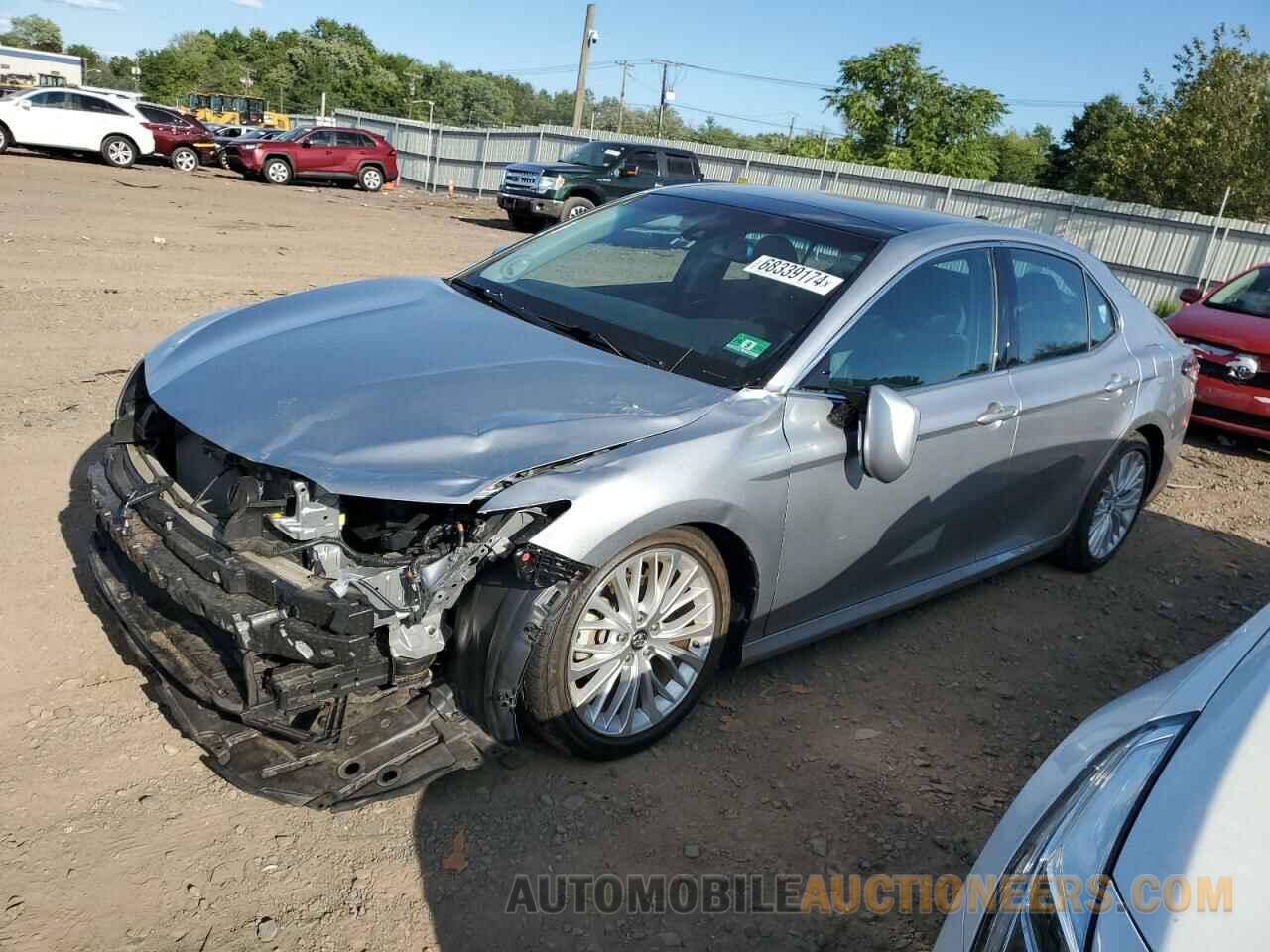 4T1B11HK8JU153278 TOYOTA CAMRY 2018