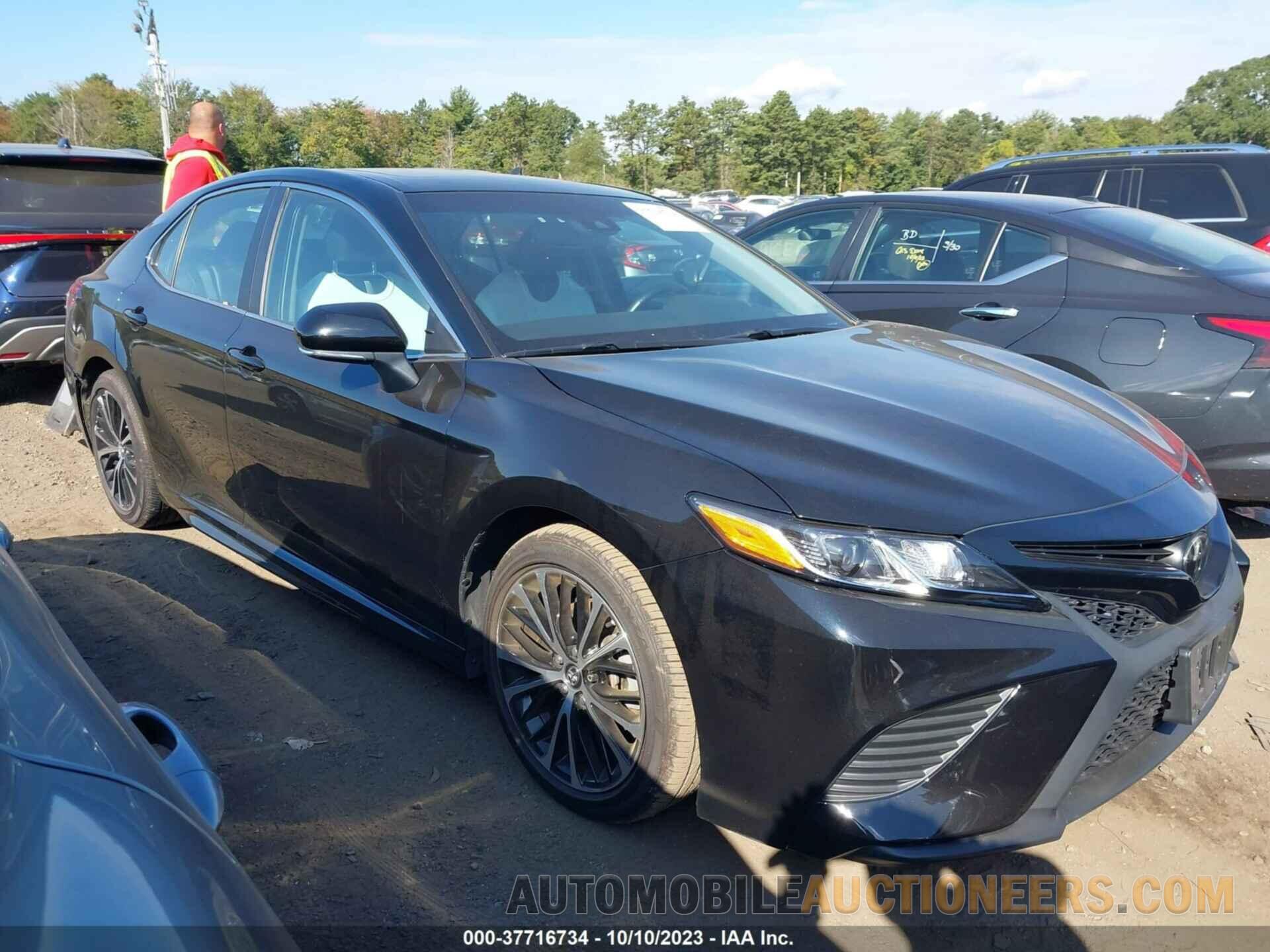 4T1B11HK8JU155984 TOYOTA CAMRY 2018