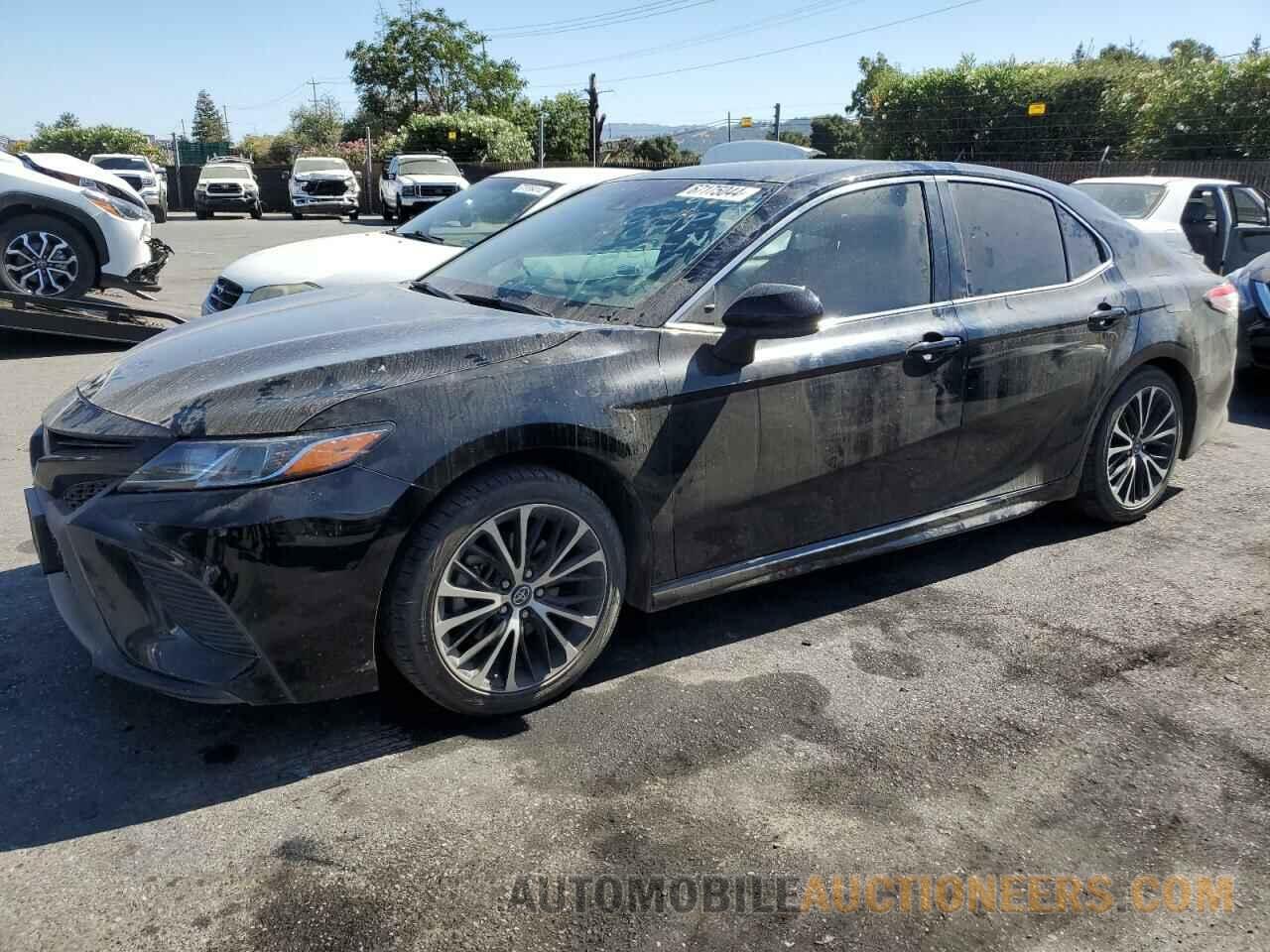 4T1B11HK8JU157119 TOYOTA CAMRY 2018