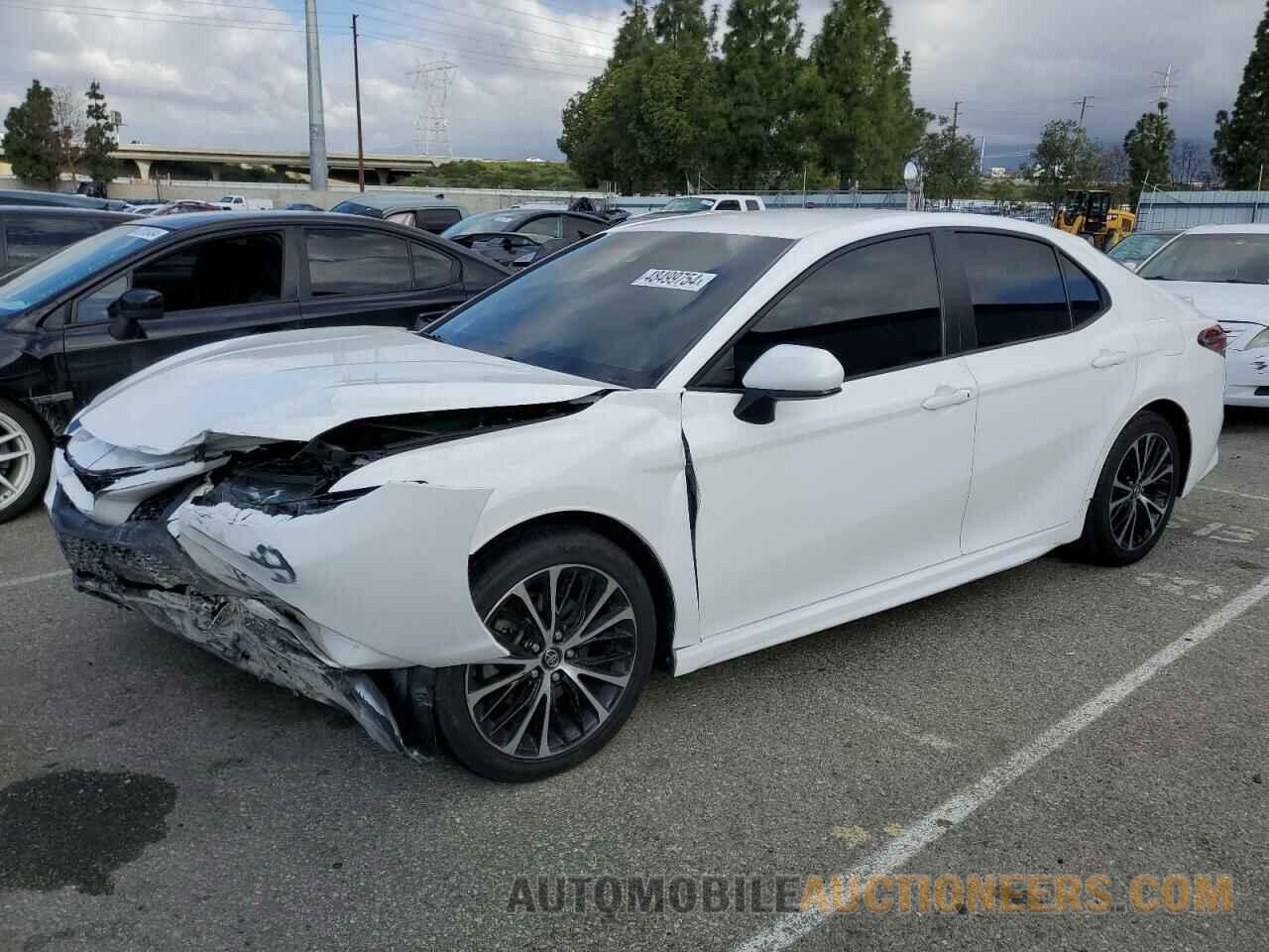 4T1B11HK8JU158223 TOYOTA CAMRY 2018