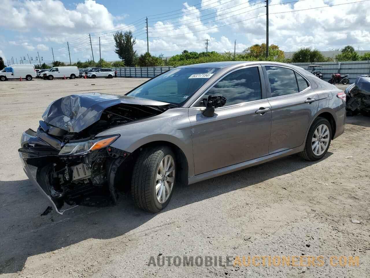 4T1B11HK8JU159484 TOYOTA CAMRY 2018