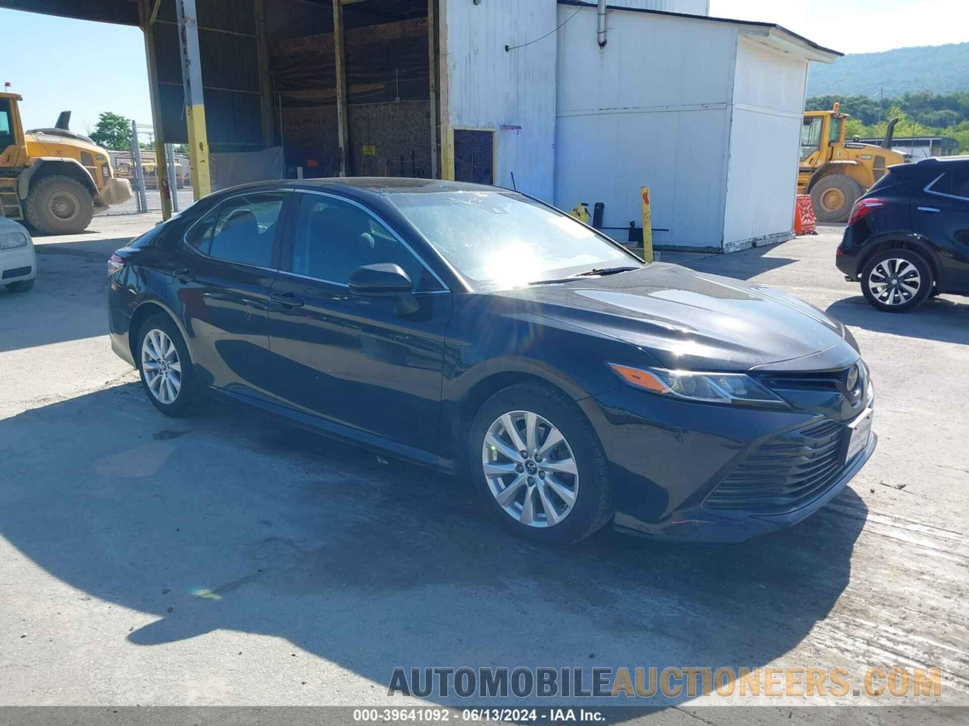 4T1B11HK8JU500334 TOYOTA CAMRY 2018