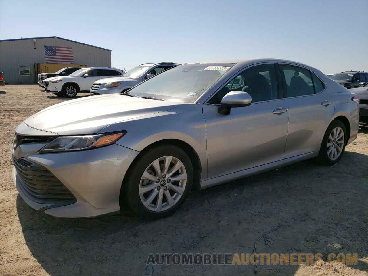 4T1B11HK8JU501564 TOYOTA CAMRY 2018