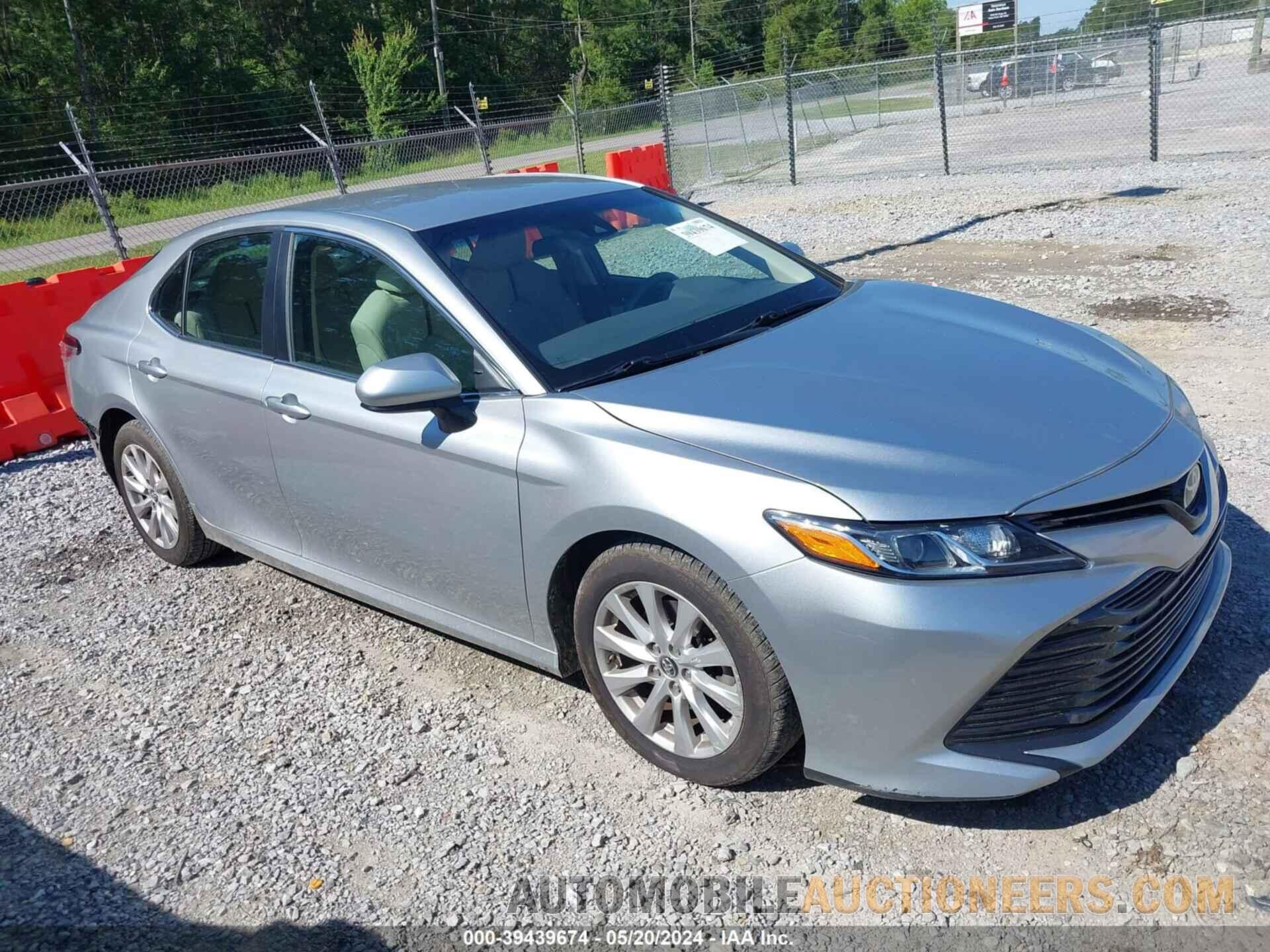 4T1B11HK8JU503637 TOYOTA CAMRY 2018