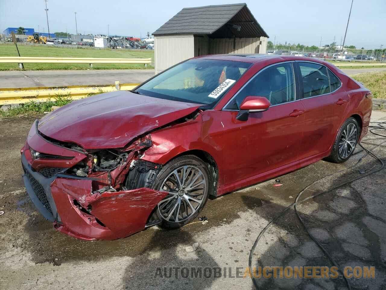 4T1B11HK8JU504464 TOYOTA CAMRY 2018