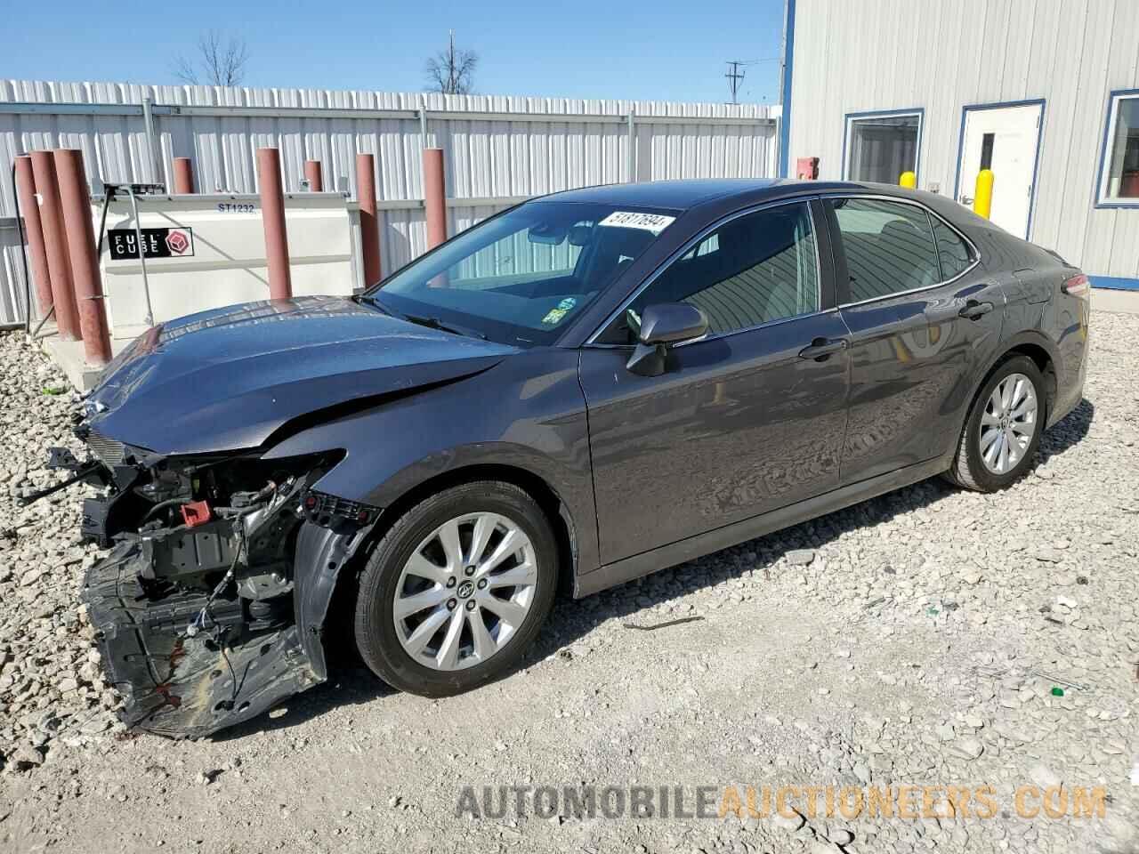 4T1B11HK8JU505811 TOYOTA CAMRY 2018