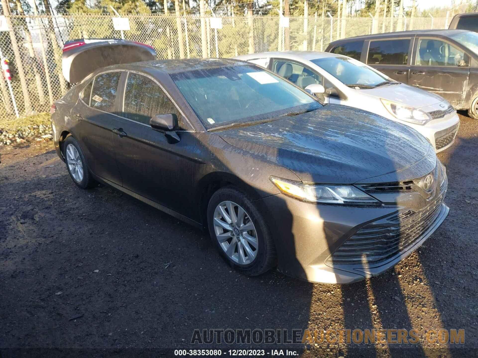 4T1B11HK8JU508997 TOYOTA CAMRY 2018