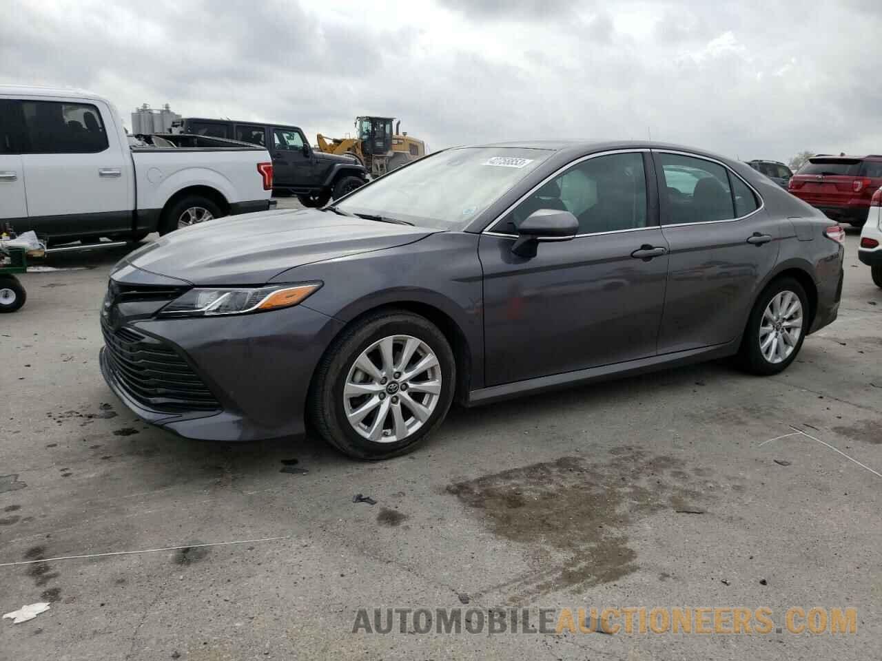 4T1B11HK8JU510832 TOYOTA CAMRY 2018