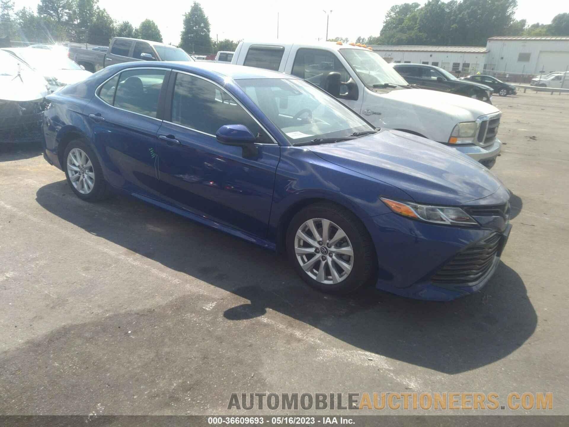 4T1B11HK8JU512287 TOYOTA CAMRY 2018