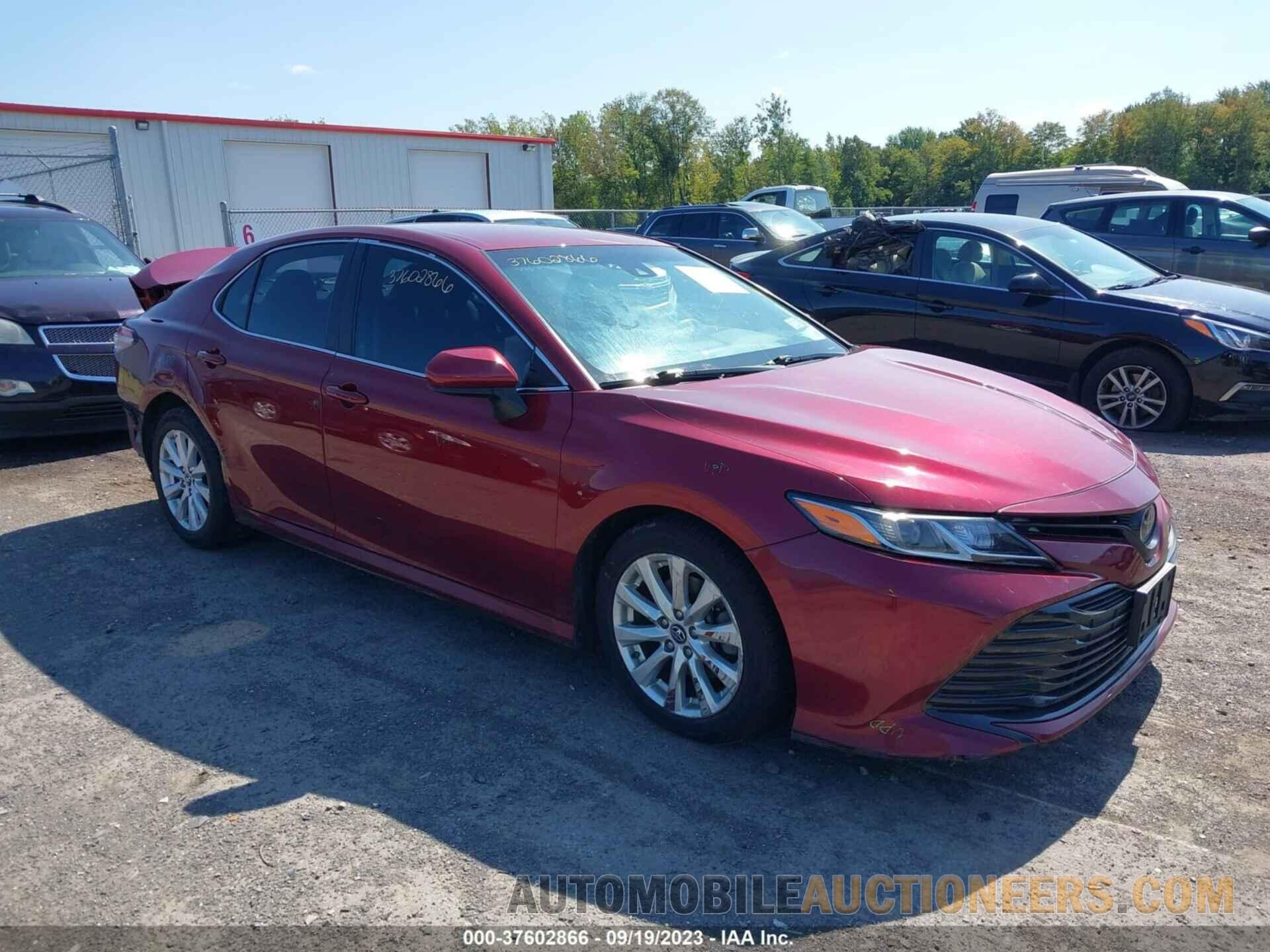 4T1B11HK8JU515870 TOYOTA CAMRY 2018