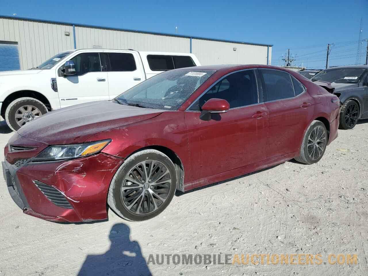 4T1B11HK8JU519580 TOYOTA CAMRY 2018