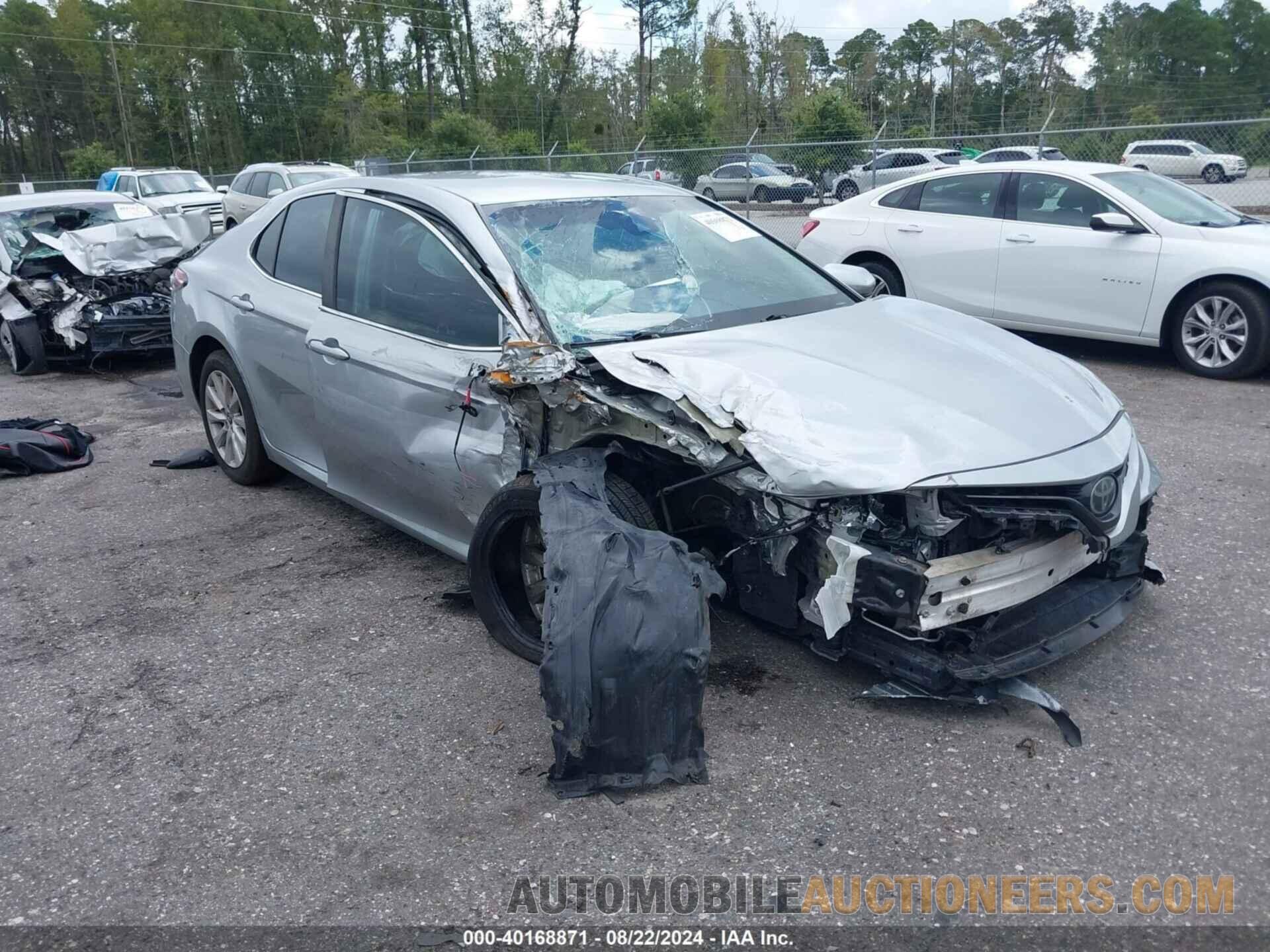 4T1B11HK8JU520857 TOYOTA CAMRY 2018