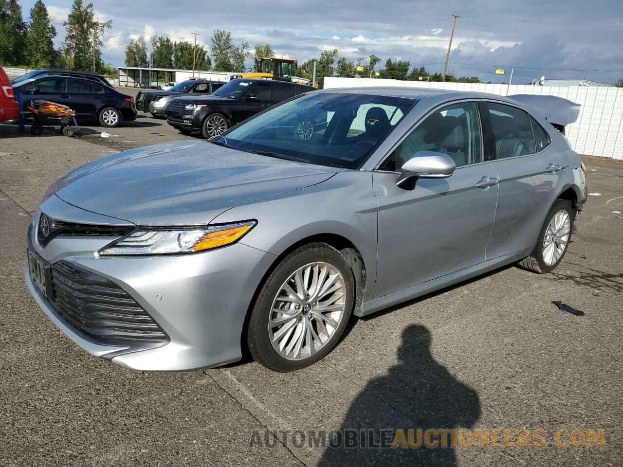 4T1B11HK8JU521118 TOYOTA CAMRY 2018