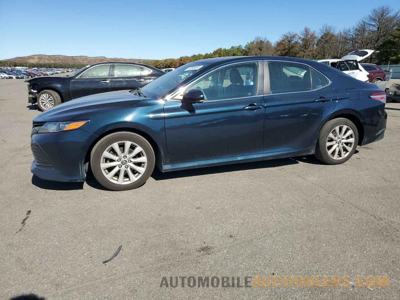 4T1B11HK8JU521166 TOYOTA CAMRY 2018