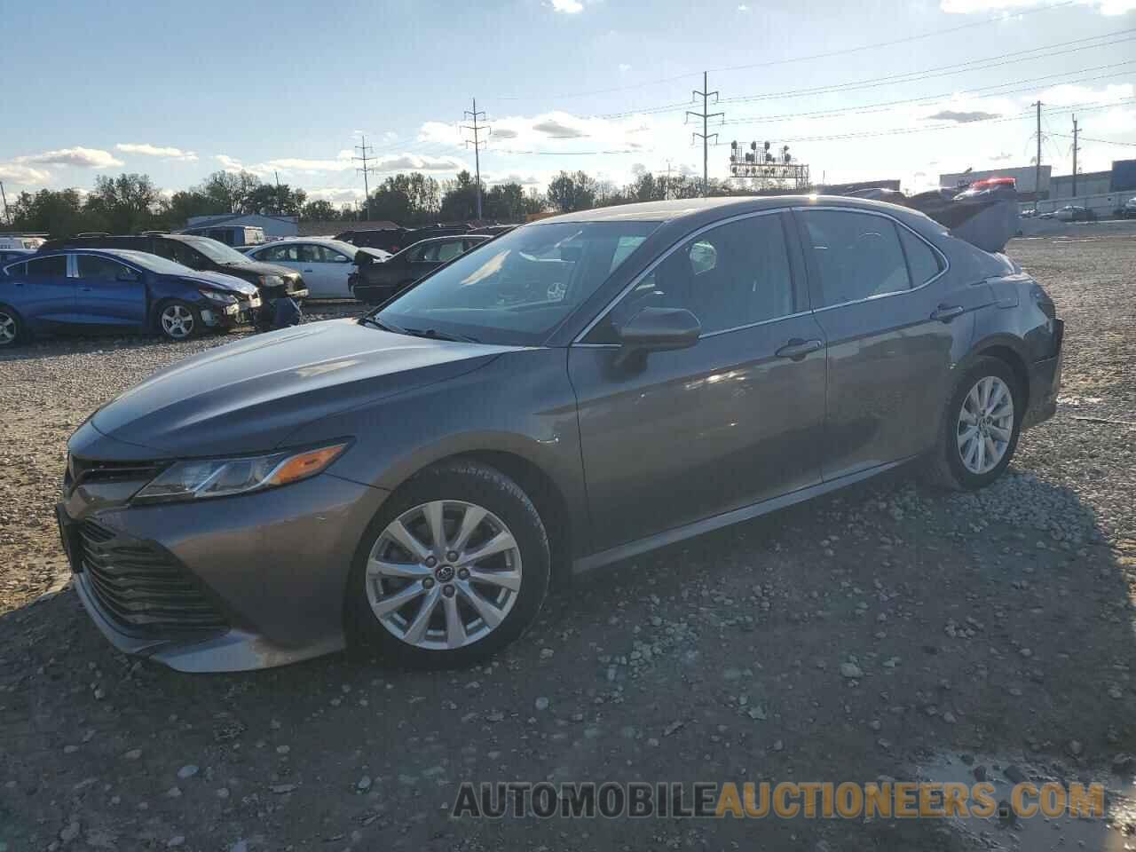 4T1B11HK8JU521734 TOYOTA CAMRY 2018