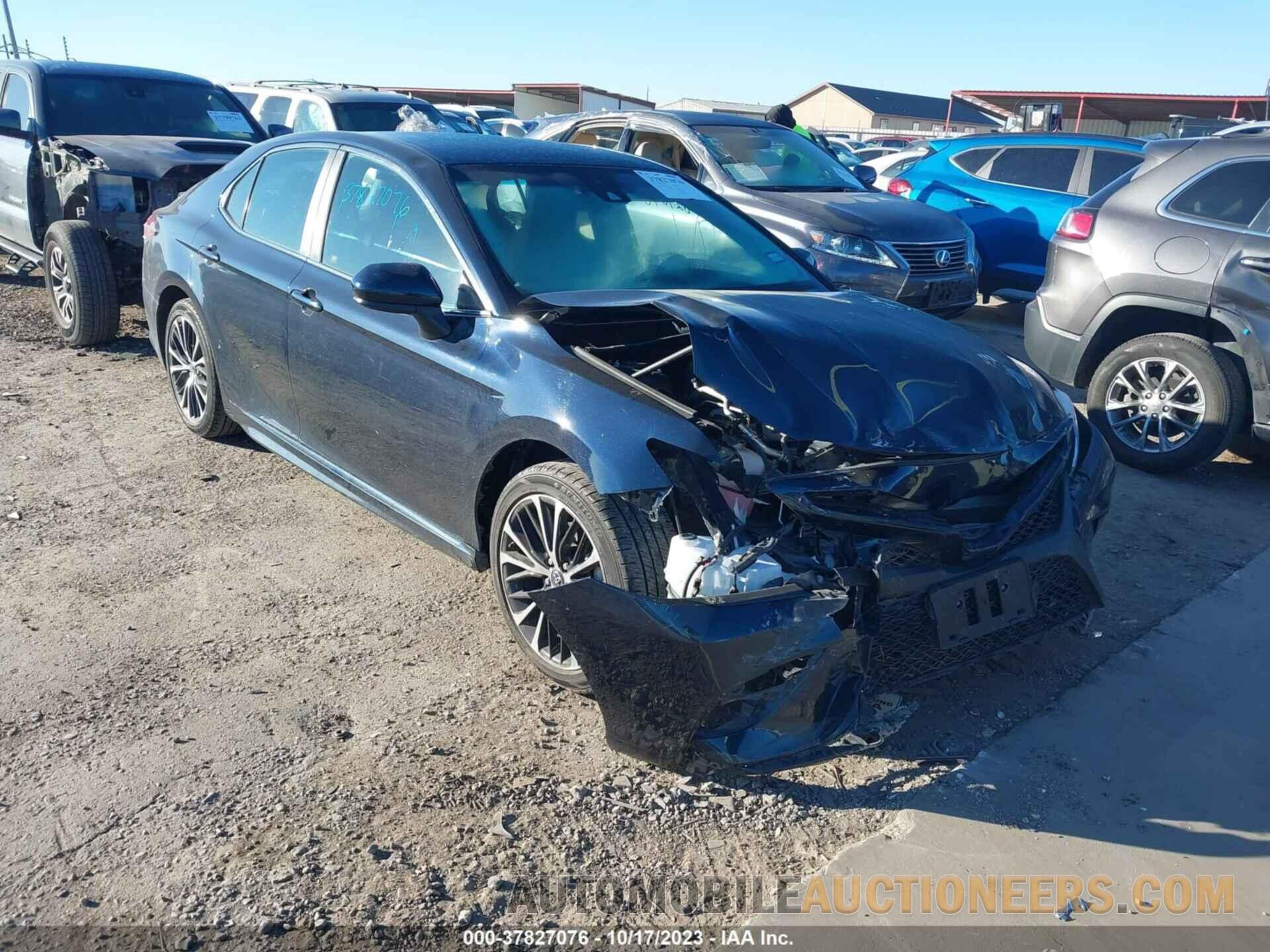 4T1B11HK8JU526366 TOYOTA CAMRY 2018