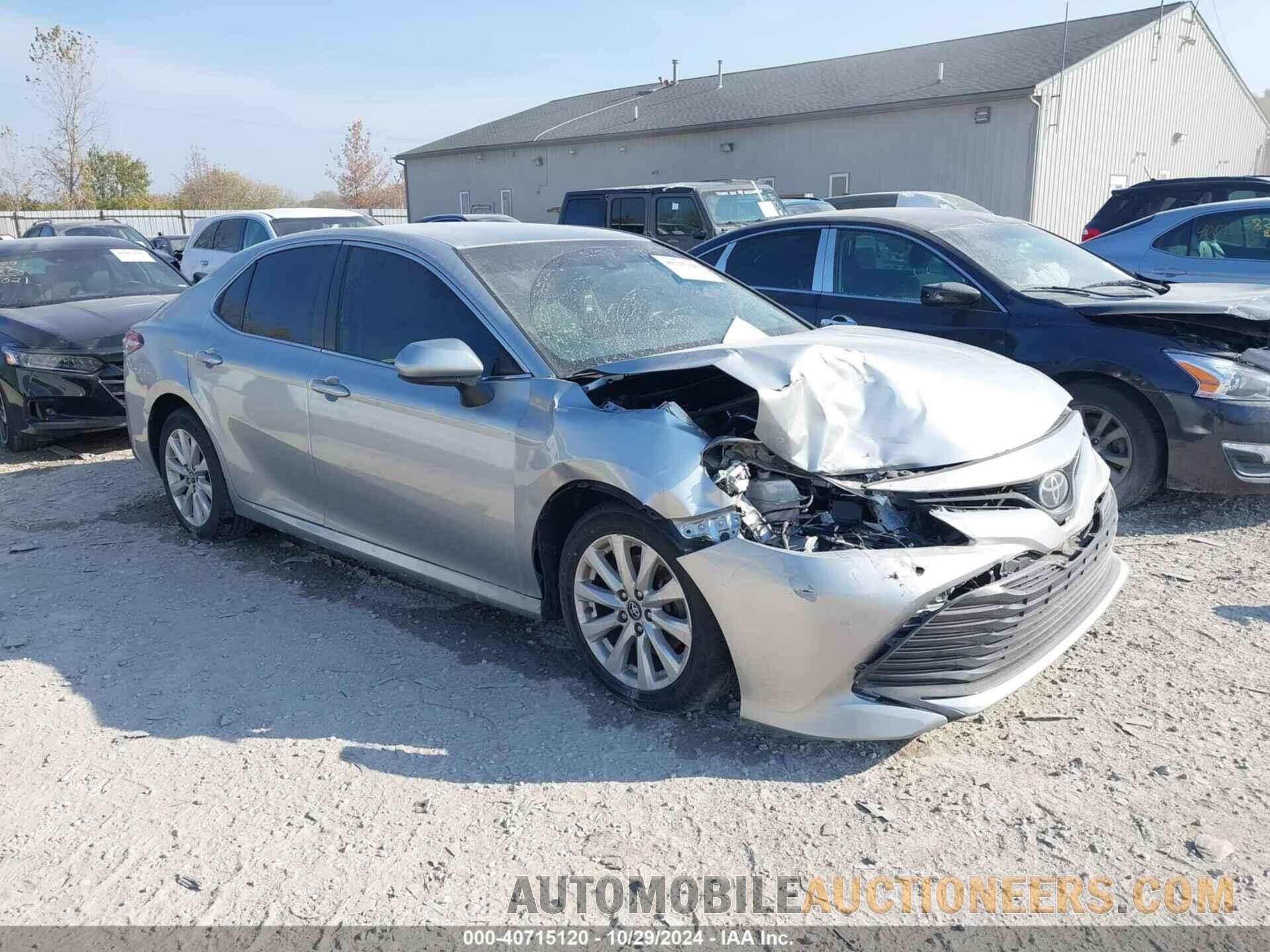 4T1B11HK8JU527520 TOYOTA CAMRY 2018