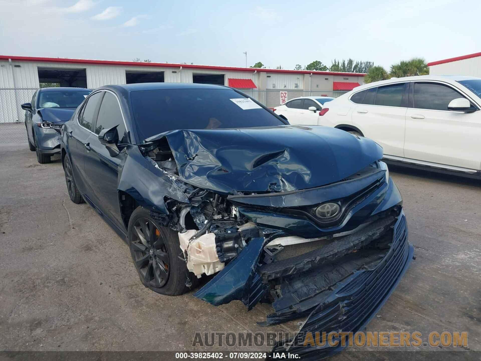 4T1B11HK8JU529266 TOYOTA CAMRY 2018