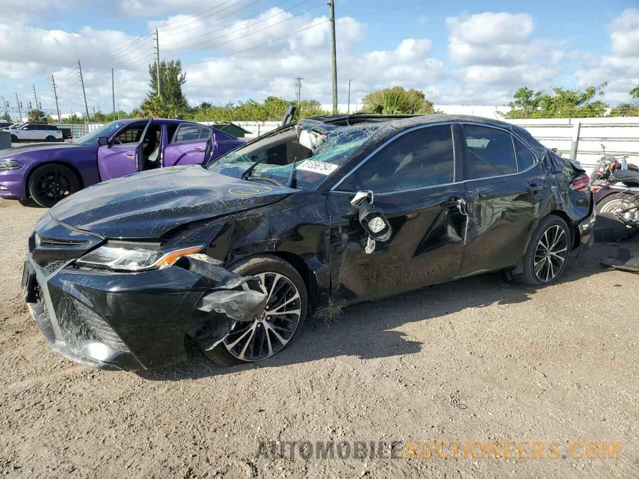 4T1B11HK8JU537173 TOYOTA CAMRY 2018