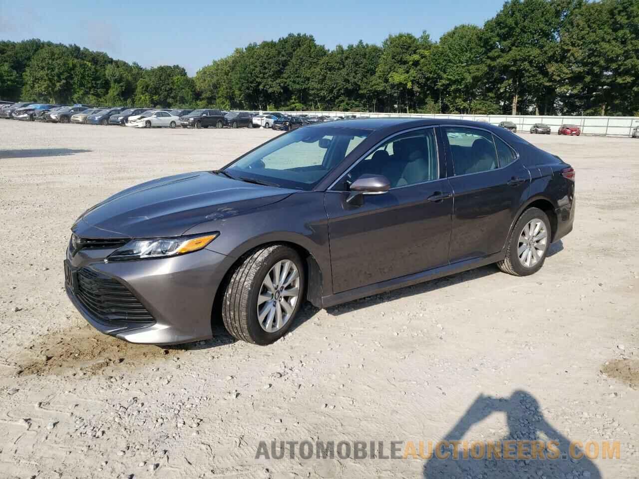 4T1B11HK8JU538372 TOYOTA CAMRY 2018