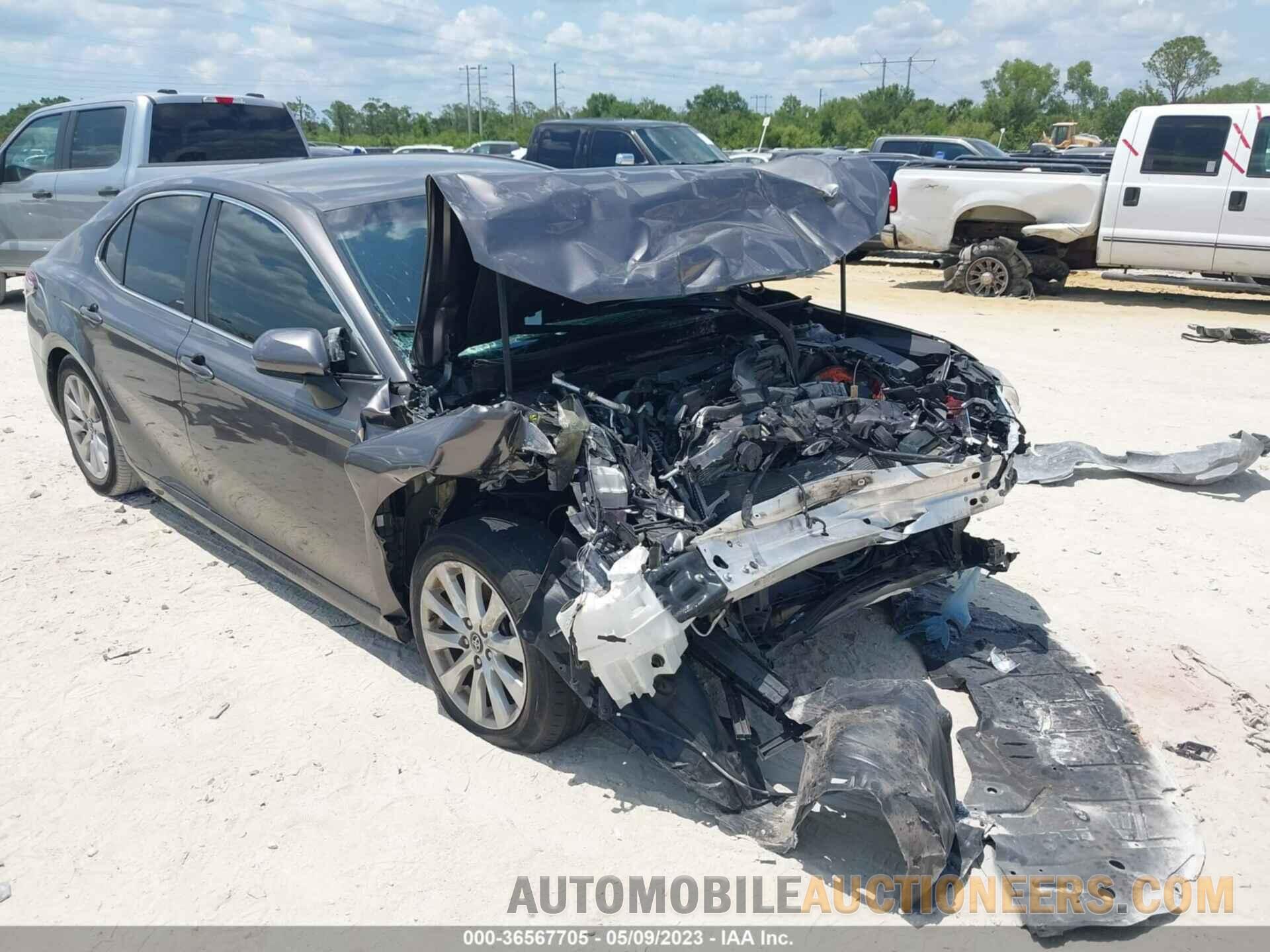 4T1B11HK8JU539537 TOYOTA CAMRY 2018