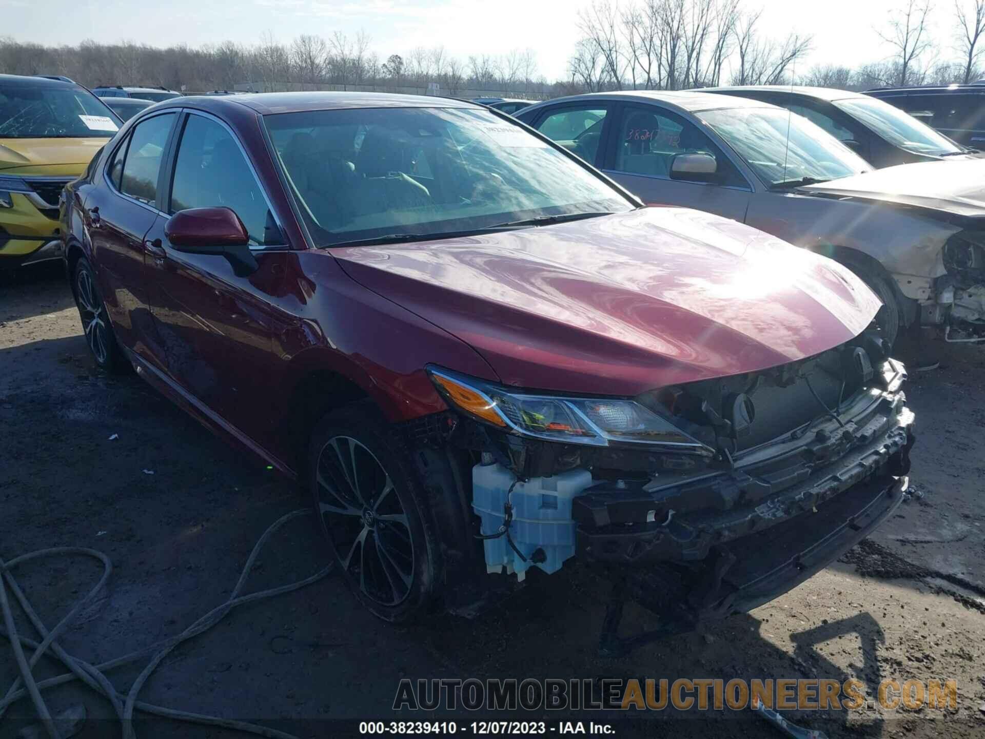 4T1B11HK8JU542681 TOYOTA CAMRY 2018