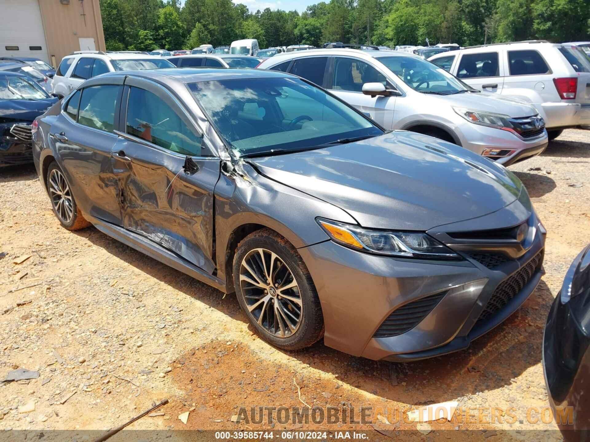 4T1B11HK8JU543734 TOYOTA CAMRY 2018