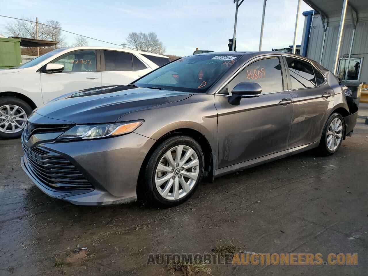 4T1B11HK8JU544043 TOYOTA CAMRY 2018