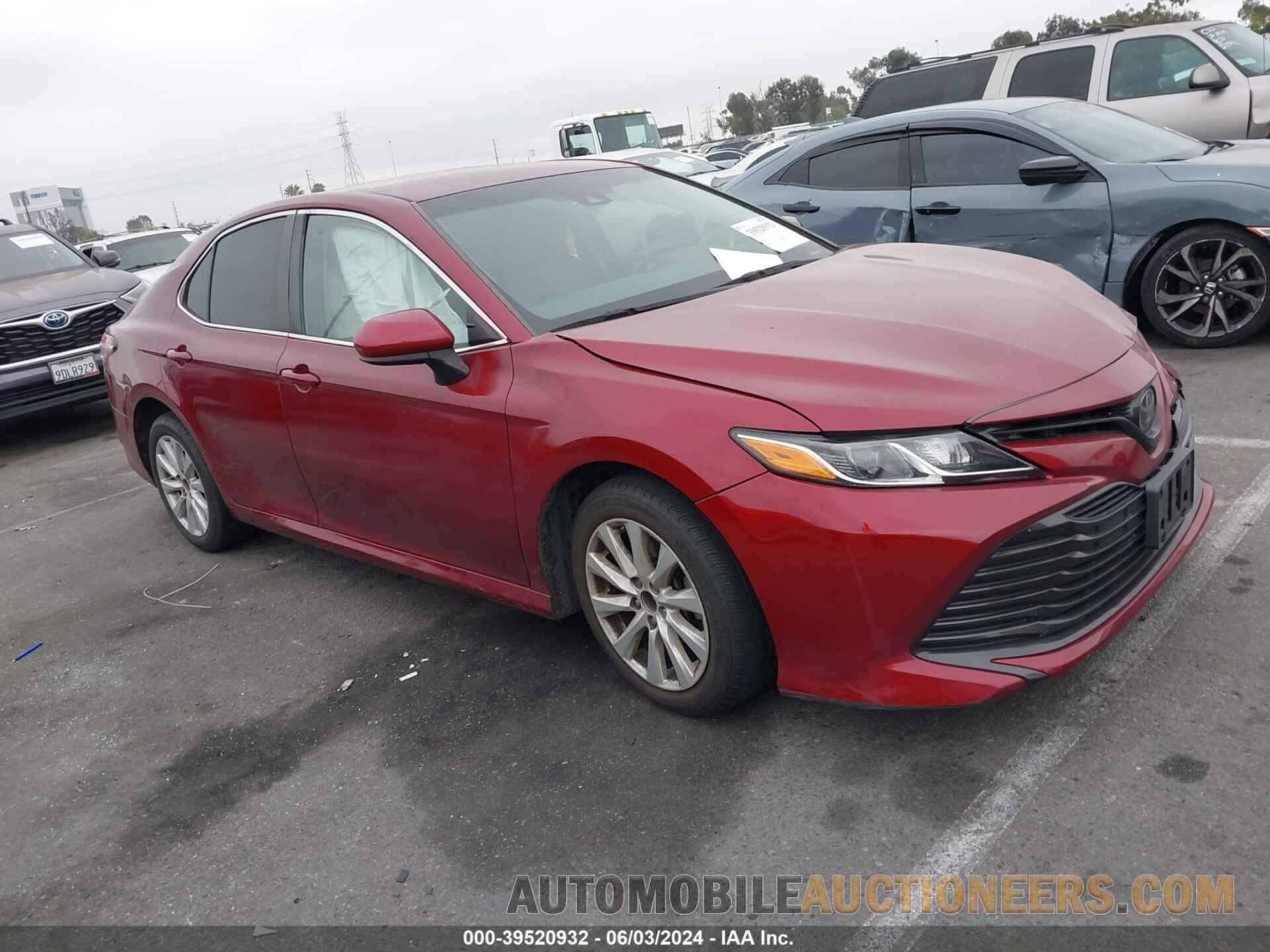 4T1B11HK8JU547637 TOYOTA CAMRY 2018