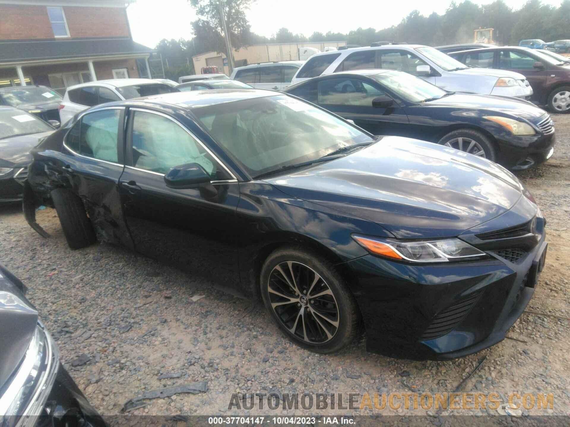 4T1B11HK8JU550621 TOYOTA CAMRY 2018