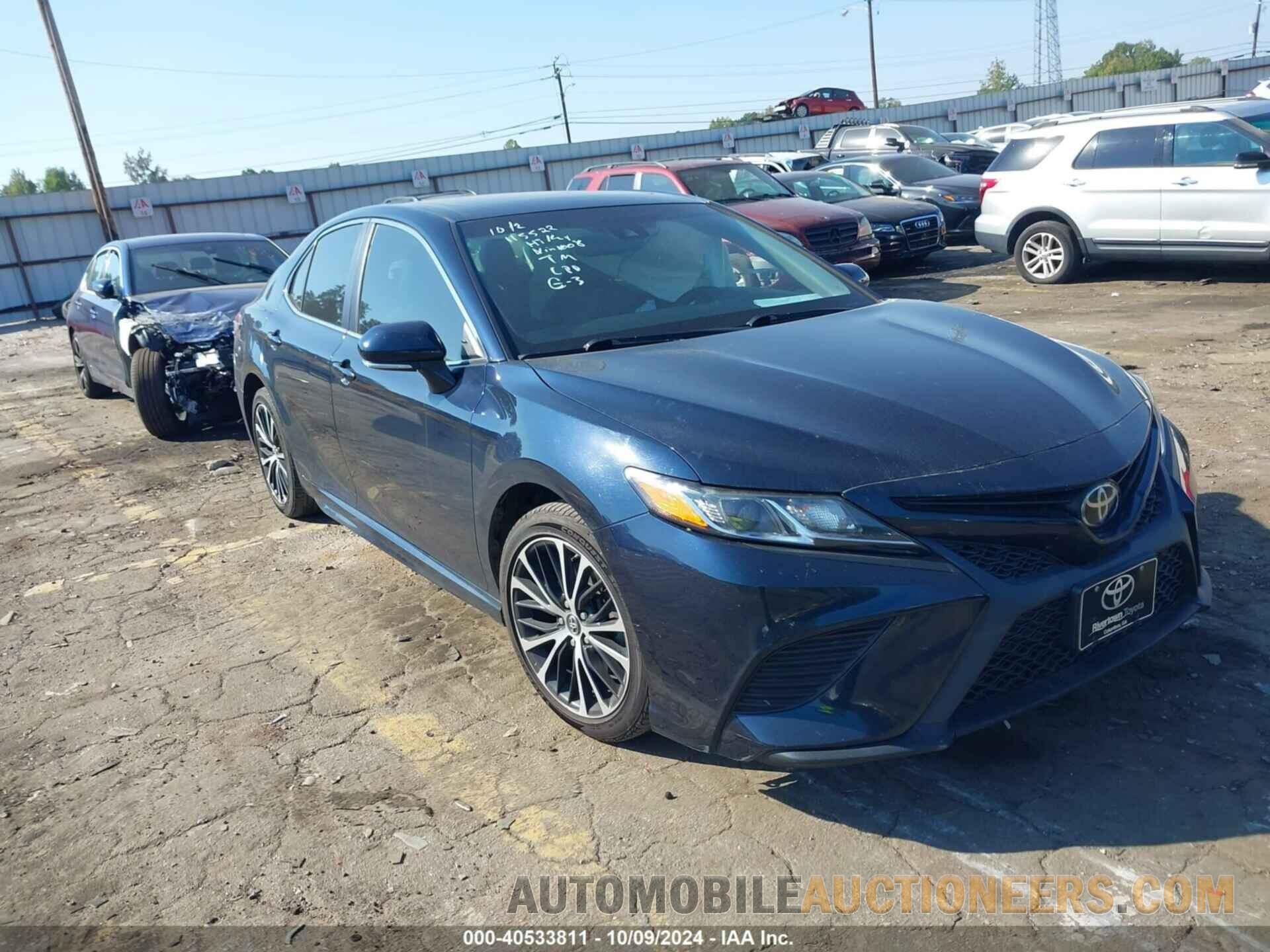 4T1B11HK8JU551008 TOYOTA CAMRY 2018