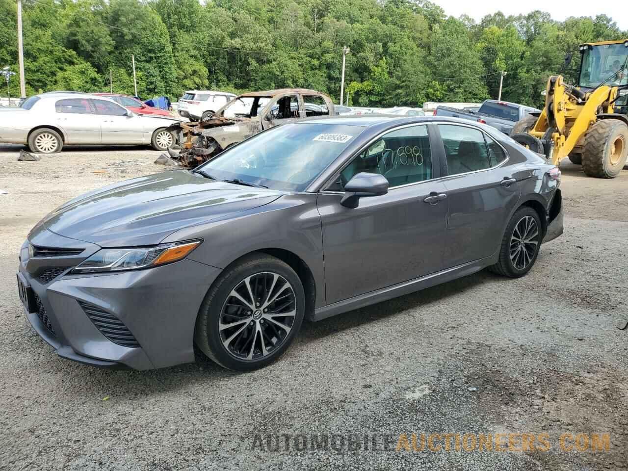 4T1B11HK8JU551980 TOYOTA CAMRY 2018