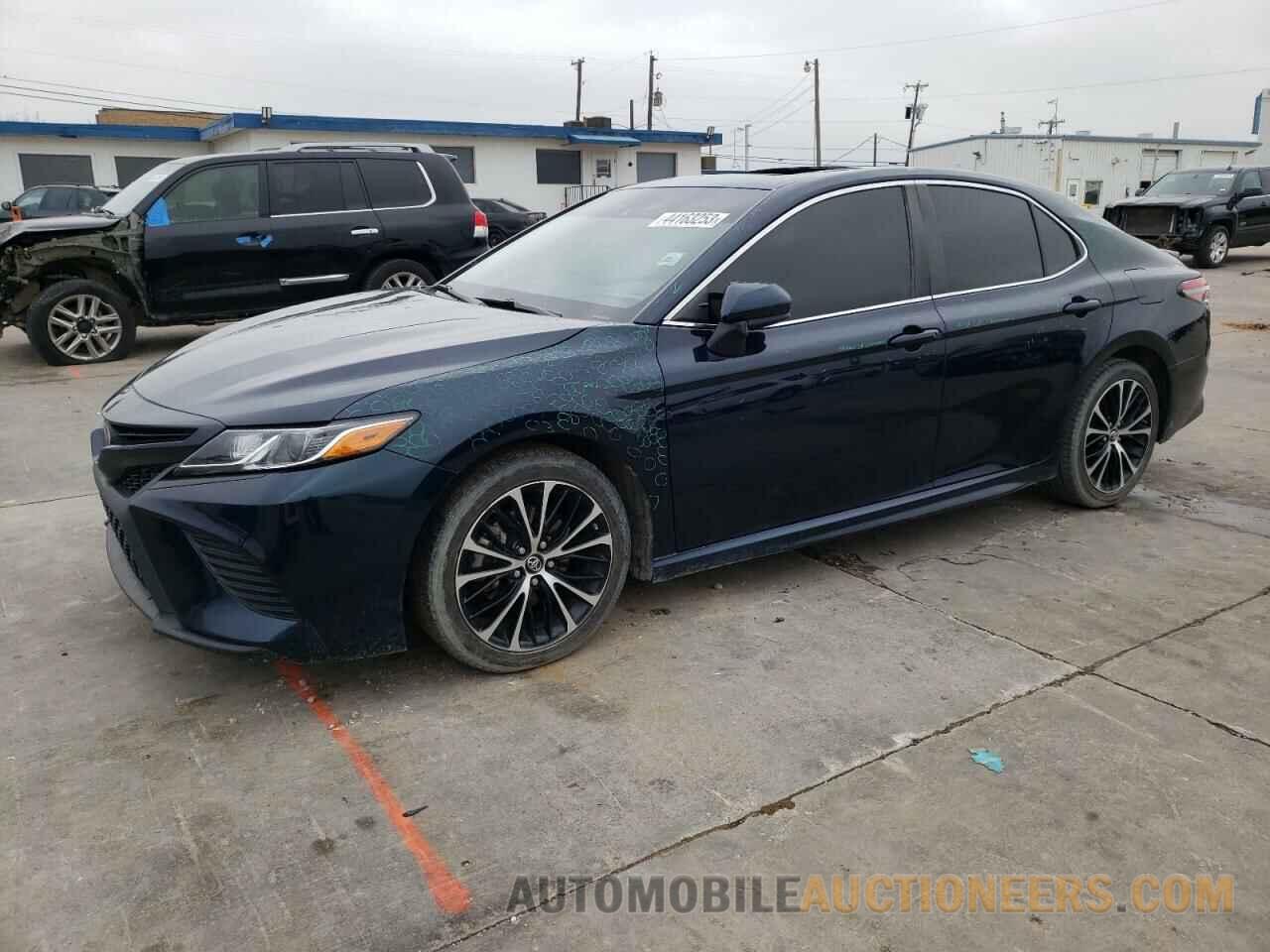 4T1B11HK8JU552305 TOYOTA CAMRY 2018