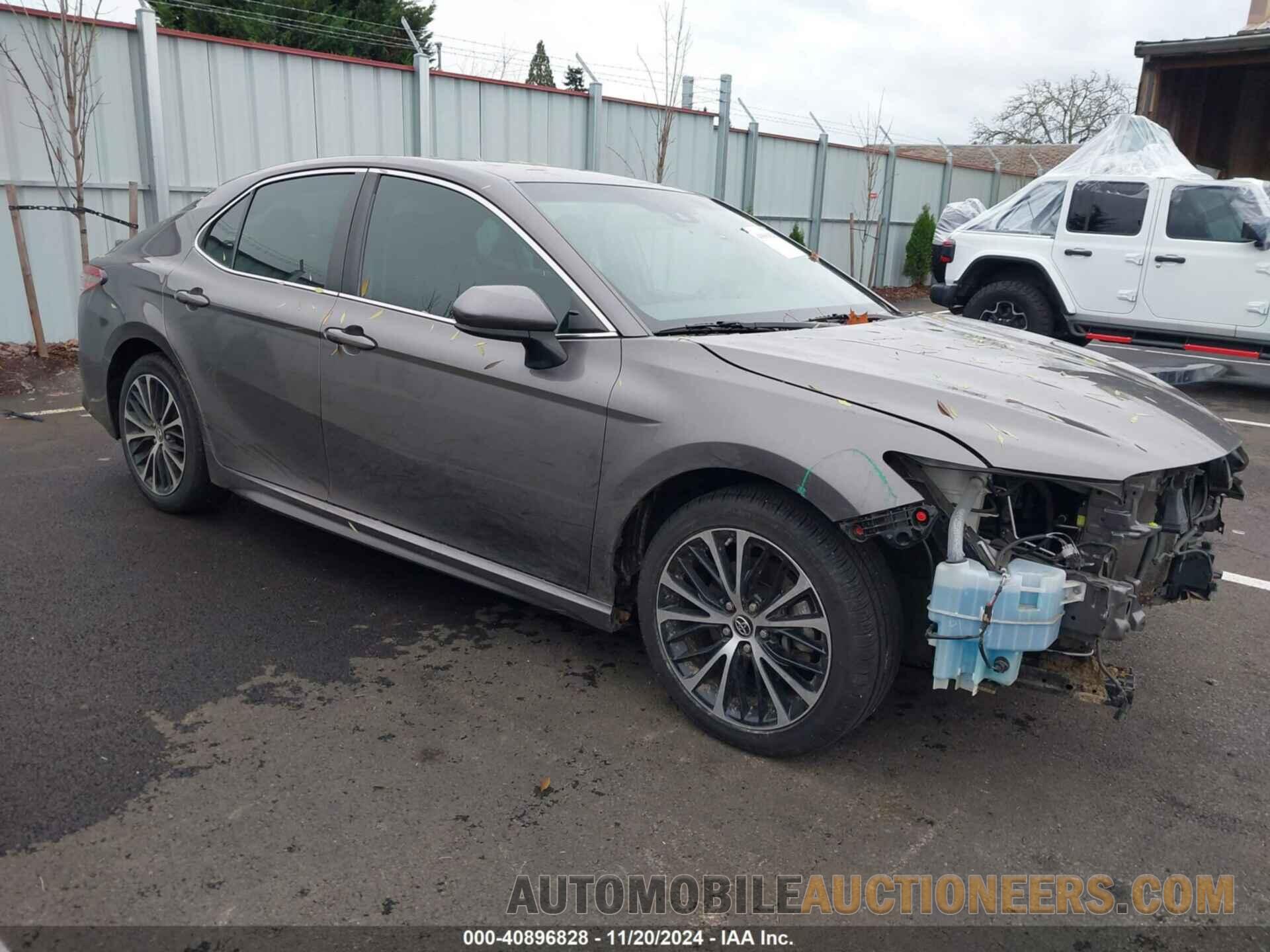 4T1B11HK8JU553535 TOYOTA CAMRY 2018